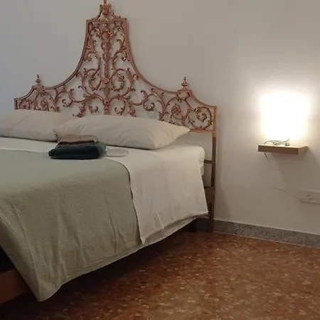 Levante Daire Bari